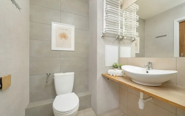 Charming Trzebnicka Apartment by Renters