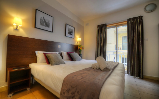 Carlton Hotel
