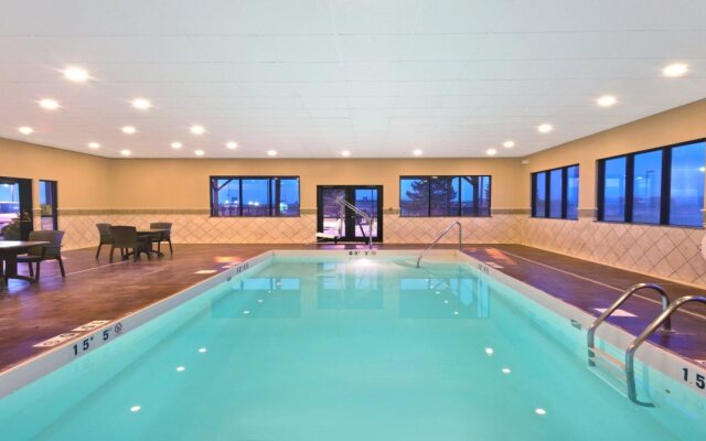 Holiday Inn Express Hotel & Suites Colby