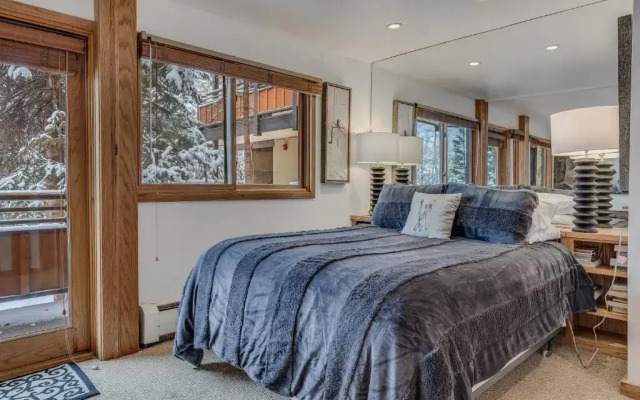 Laurelwood Condominiums Studio Premier Unit 304