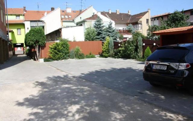 Point Pension-Restaurant