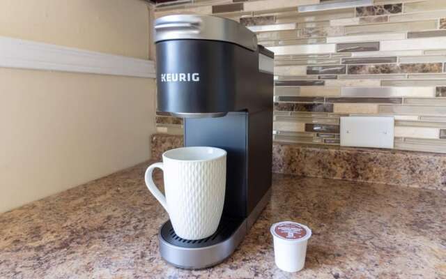 Cozy 3-bdrm in Uptown Saint John w Parking Coffee