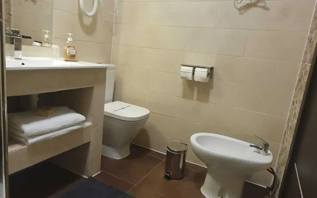 H La Cabaña
