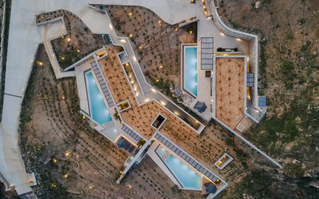 Neromai Cave Luxury Villas