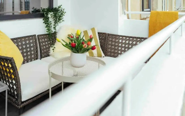 Sunny 2BR Flat-Top Location-Amazing Views