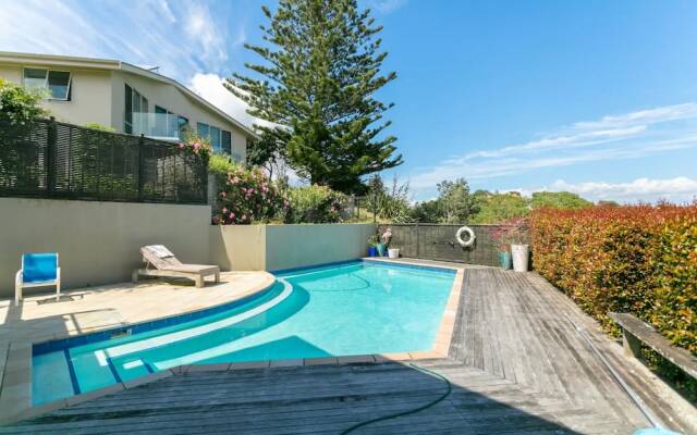 Sunny Poolside Studio in Meadowbank