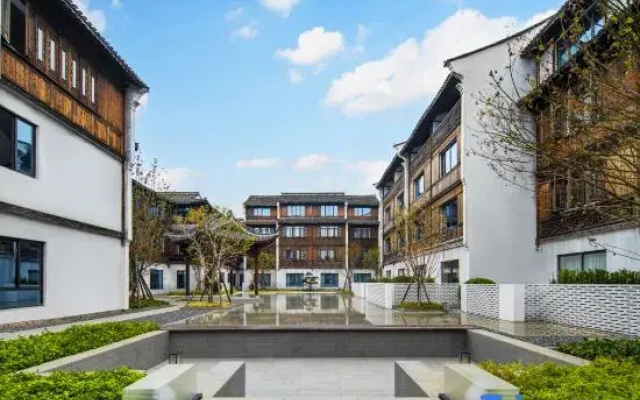 Yanguan Chaoyuezhicheng Xuande Gate Hotel