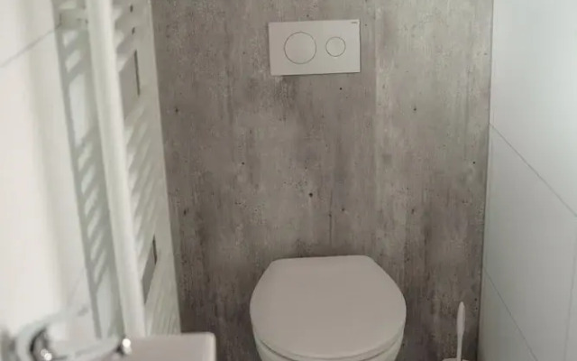 Tiny River House 2 Guest