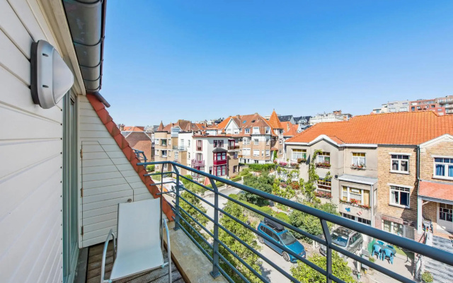 Bright apartment with 2 terraces in De Panne