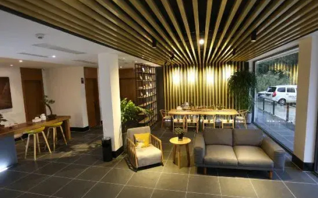1Q84 Tree HostelYangshuo 1Q84 Yijia Homestay (Songcheng Qiangu Scenery District Branch)
