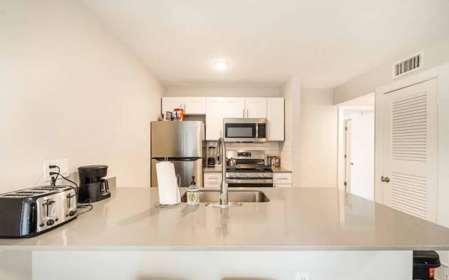 Stylish 1BR Near UT Mueller Evonify