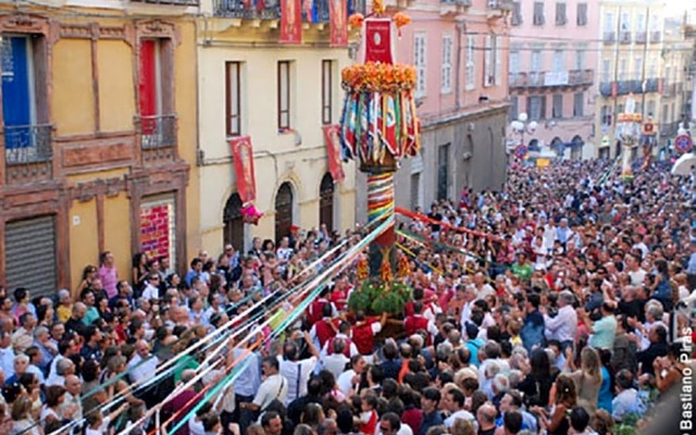Le Finestre Su Via Cavour