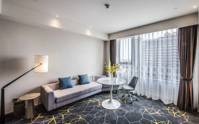 Q-Box Hotel Shanghai Sanjiagang