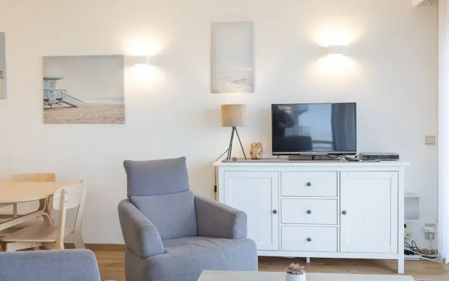 Corner Apartment on 5th Floor