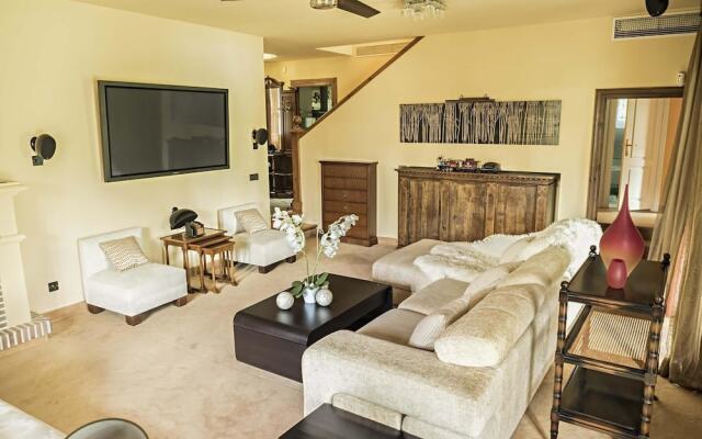 Selena - Luxurious Villa in Marbella Hill Club