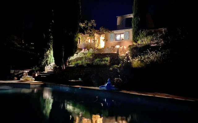 Beautiful Villa Near Village des Vans