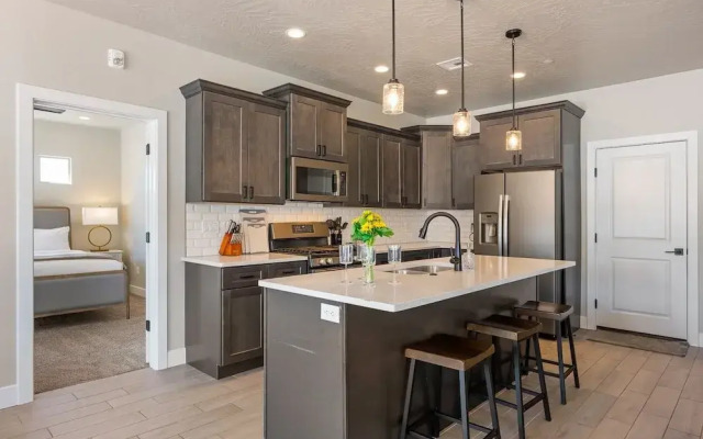 Zion's Paradise 6 Bedroom Townhouse