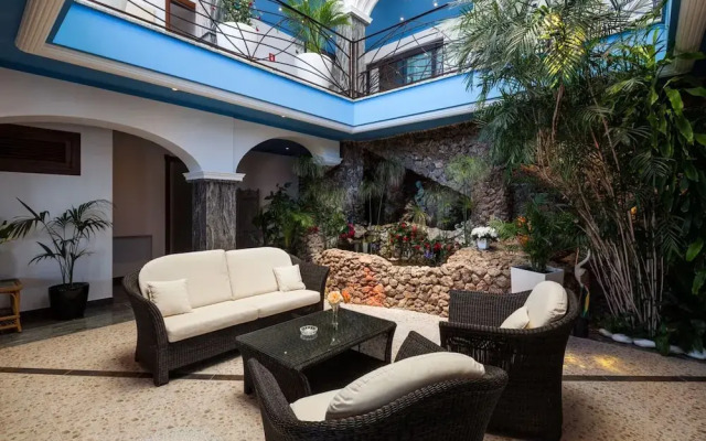 Unique Villa With Outdoor hot tub