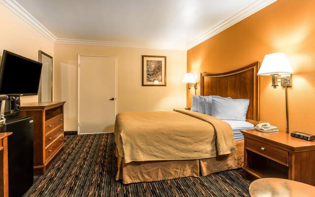 Quality Inn Lake Elsinore I-15