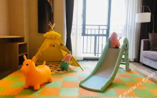 Homeplus Holiday Hotel (Kunming Yinhai)