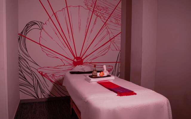 Radisson Red Dubai Silicon Oasis