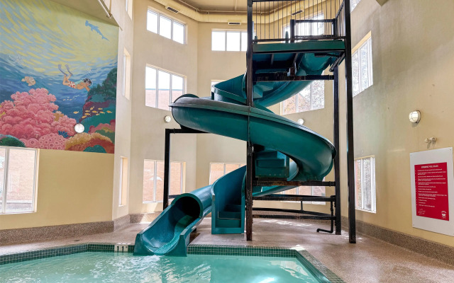 Super 8 by Wyndham Edmonton South