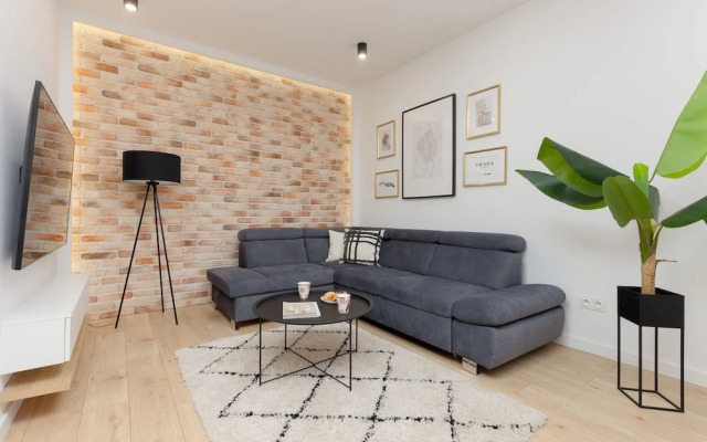 Loft Apartment With Parking by Renters