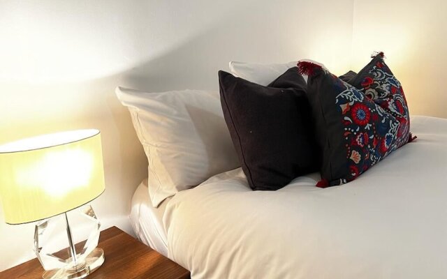 Barbican Pad by condokeeper