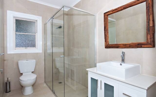 Blue Water, 127 Government Road