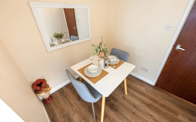 Staines Studio Apartment - Heathrow