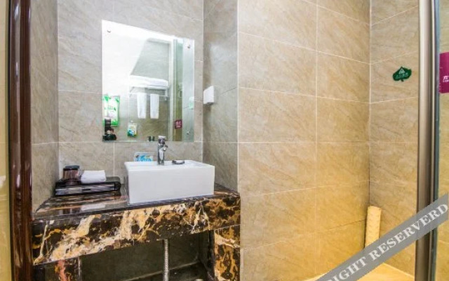 Suining Fanglin Jincheng Hotel
