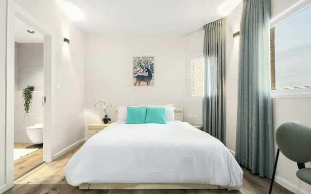 Netanya Beach Pool Studio by Sea N' Rent
