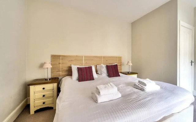 JOIVY Great Location - Lovely Rose St Apt in City Centre