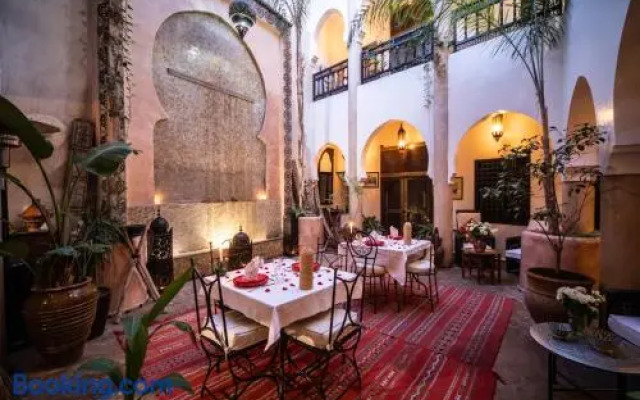 Riad Mur Akush