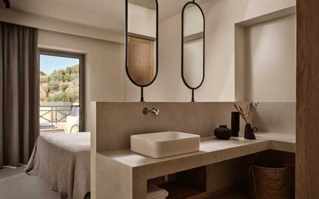 Alamis Hotel & Apartments