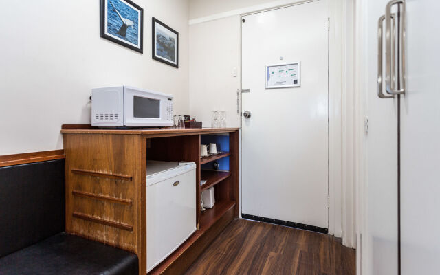 Country Comfort Amity Motel