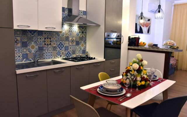 Gloden House Apartments