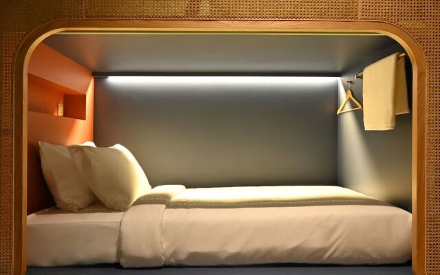 Dream Chaser Boutique Capsule Hotel