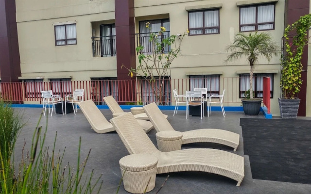 Best Price Studio Apartment at Atria Residence near Mall
