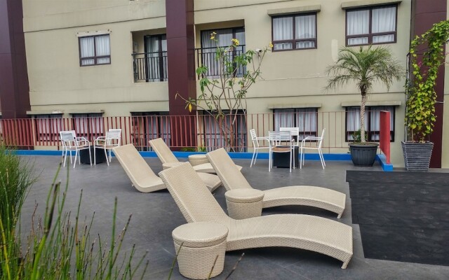 Fully Furnished with Comfortable Design 2BR Apartment Atria Residences