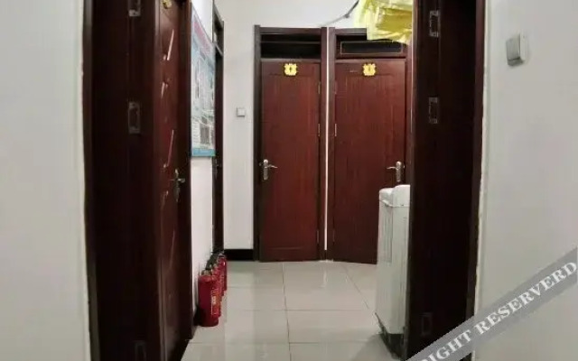 Yiyi Hotel