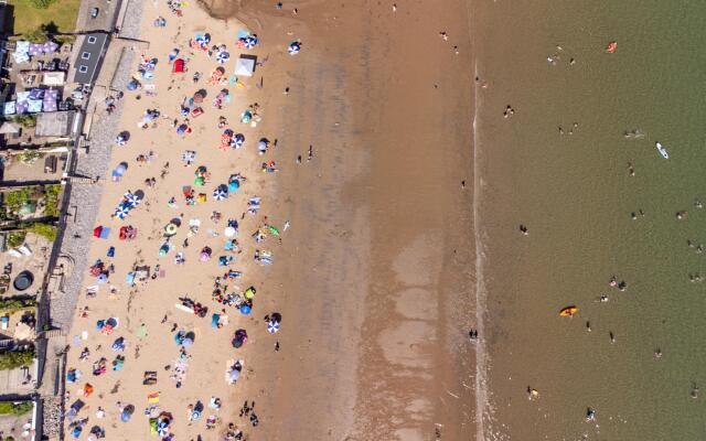 On The Beach - Direct Beach Access Sea Views