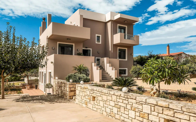 Villa in Adelianos Kampos With Pool