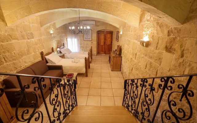 Your Rustic Retreat in Gozo With a Pool