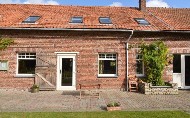 Charming Holiday Home In Hondschoote With Terrace