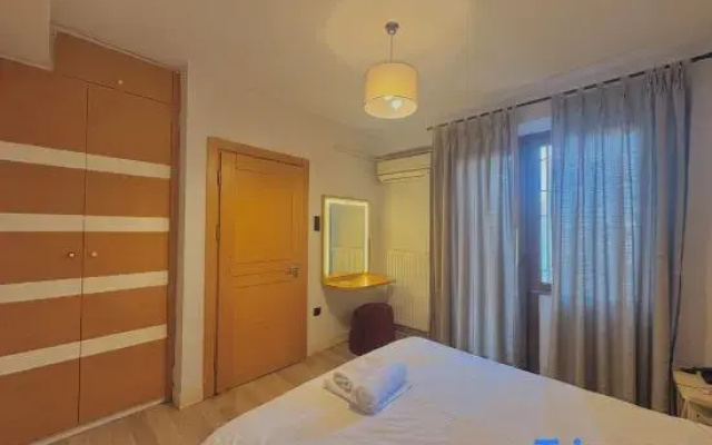 Taksim Square—1BR Deluxe Suite 05