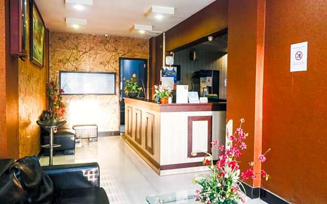 RedDoorz Plus At Lucky Inn Hotel Panakkukang