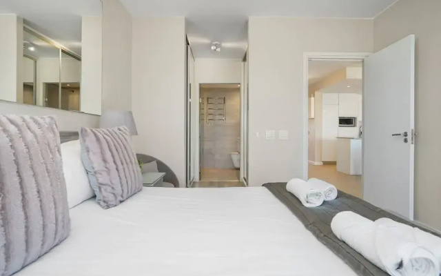 Dolphin Beach H106
