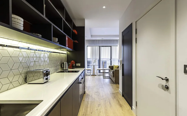 Chic Studio Living in London City Island