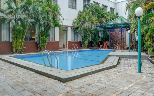 Townhouse OAK Hotel Grand Cikarang